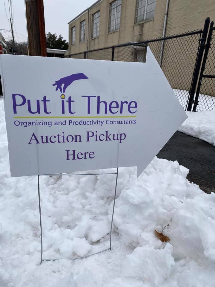 auction pick up lawn sign